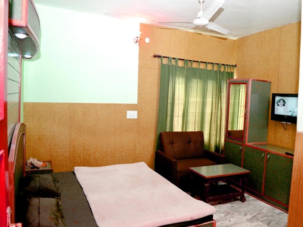 Kasauli Hotel Puri Rum bild