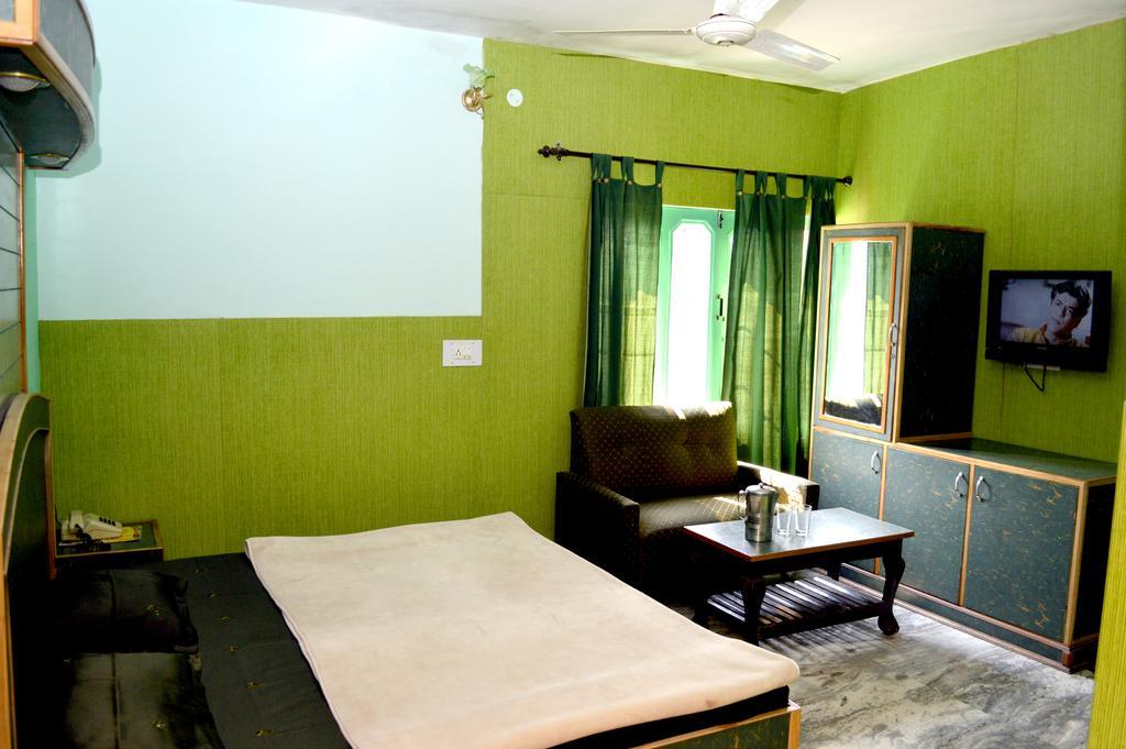 Kasauli Hotel Puri Rum bild